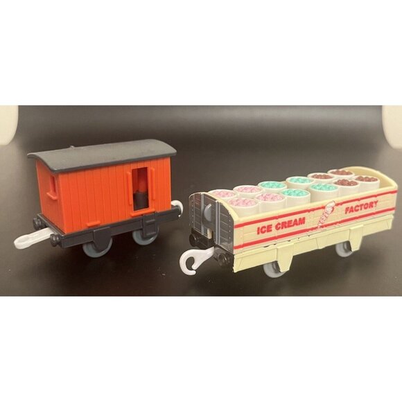 Thomas Trackmaster Train 2 Cars Red Caboose & Ice Cream Factory with Ice Cream - Picture 1 of 10